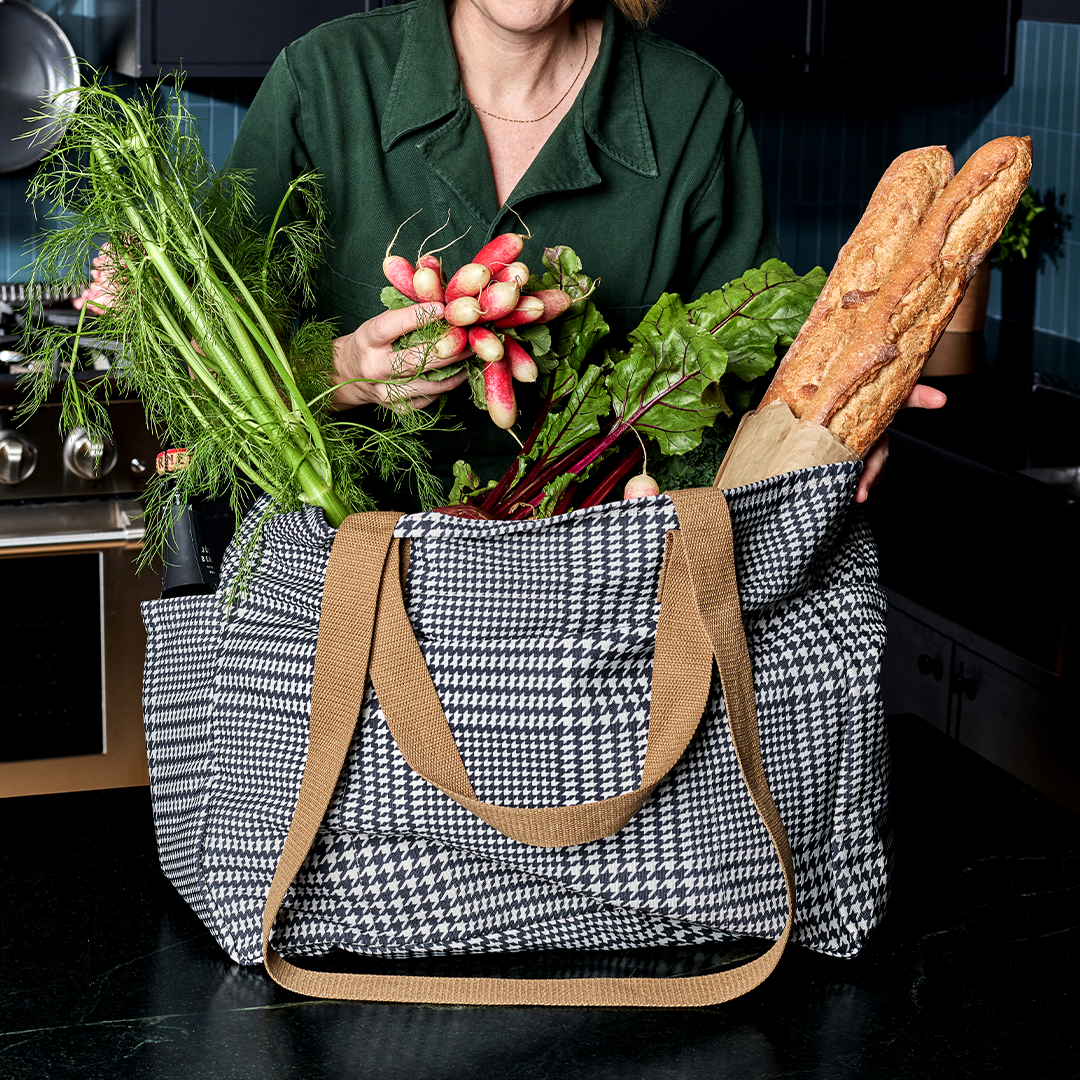 The Everything Everywhere Bag (Houndstooth-Onyx)